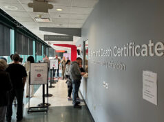 Até os republicanos sabem que a Lei SAVE de Trump irá mordê-los na bunda Eleitores primários chegam para votar em um centro de votação oficial em Dallas, terça-feira, 3 de março de 2026. (AP Photo/LM Otero)