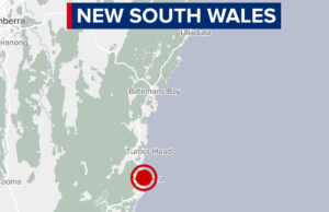 Atirador em liberdade após assalto à mão armada e roubo de carro na costa sul de NSW Atirador em liberdade após assalto à mão armada e roubo de carro na costa sul de NSW