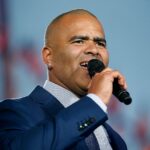 Ator que interpretou George Washington foi ridicularizado após hino nacional