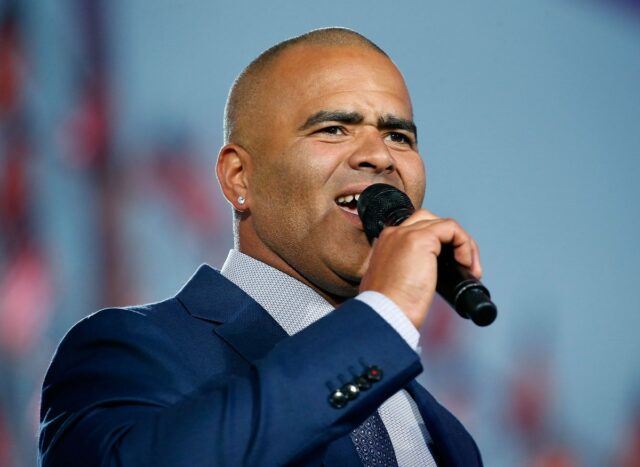 Ator que interpretou George Washington foi ridicularizado após hino nacional
