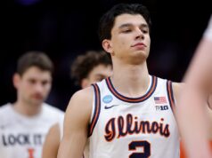 Atraso Iowa-Illinois: mau funcionamento ‘doloroso’ da buzina interrompe o jogo Elite Eight Illinois player Andre Stojakovic
