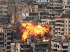 Atualizações ao vivo da guerra EUA-Irã: Petróleo ultrapassa US$ 100 o barril, pode atingir níveis recordes; ONU condena ‘ataques flagrantes’ do Irão aos países do Golfo Prédios residenciais destruídos no distrito de Abbassiyeh, em Tiro, na segunda-feira, onde ocorreu um ataque aéreo israelense.