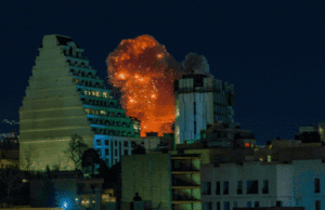 Atualizações ao vivo da guerra EUA-Irã: Trump diz que a guerra terminará ‘quando eu sentir isso em meus ossos’; Todos os seis tripulantes de avião dos EUA morrem em acidente sobre o Iraque Mojtaba Khamenei não é visto desde que os ataques aéreos começaram, há duas semanas.