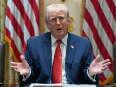 Atualizações ao vivo da guerra EUA-Irã: Trump revela ‘presente’ de petróleo do Irã; Israel afirma ter matado o chefe da Marinha em ataque; Casa Branca confirma que enviou plano de paz de 15 pontos via Paquistão O presidente dos EUA, Donald Trump, realiza uma reunião de gabinete na Casa Branca na quinta-feira, horário de Washington.