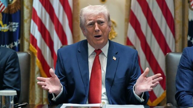 O presidente dos EUA, Donald Trump, realiza uma reunião de gabinete na Casa Branca na quinta-feira, horário de Washington.