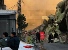 Atualizações ao vivo da guerra EUA-Irã: ataques israelenses ao Líbano provocam crise humanitária; um jogador de futebol iraniano reverte decisão de asilo e voltará para casa Infantino, à direita, presenteou Trump com o primeiro Preço da Paz da FIFA durante o sorteio da Copa do Mundo em dezembro.