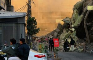 Atualizações ao vivo da guerra EUA-Irã: ataques israelenses ao Líbano provocam crise humanitária; um jogador de futebol iraniano reverte decisão de asilo e voltará para casa Infantino, à direita, presenteou Trump com o primeiro Preço da Paz da FIFA durante o sorteio da Copa do Mundo em dezembro.