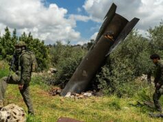 Atualizações ao vivo da guerra EUA-Irã: o primeiro-ministro do Paquistão se oferece para sediar negociações para acabar com a guerra; O Irão promete lutar até à “vitória completa”; número de postos sem combustível cresce em todo o país Uma cratera deixada por um míssil iraniano na segunda-feira em Tel Aviv, Israel.