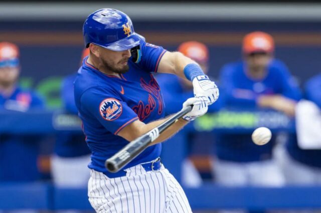 O veterano apanhador Austin Barnes, que acertou uma única no início do treinamento de primavera, espera conseguir uma vaga no Mets. 