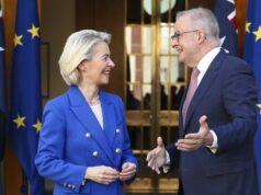 Austrália recebe aumento de US$ 10 bilhões por ano após quase uma década de espera A presidente da Comissão Europeia, Ursula von der Leyen, reúne-se com o primeiro-ministro Anthony Albanese no Parlamento em Canberra na terça-feira, 24 de março de 2026.
