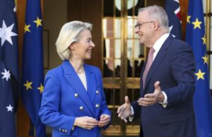Austrália recebe aumento de US$ 10 bilhões por ano após quase uma década de espera A presidente da Comissão Europeia, Ursula von der Leyen, reúne-se com o primeiro-ministro Anthony Albanese no Parlamento em Canberra na terça-feira, 24 de março de 2026.