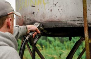 Austrália: reservas de combustível expostas, maioritariamente detidas em mãos privadas ou no estrangeiro Austrália: reservas de combustível expostas, maioritariamente detidas em mãos privadas ou no estrangeiro