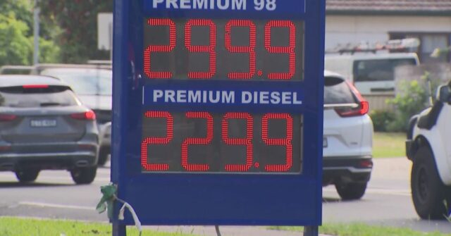 Australianos dispostos a trabalhar em casa à medida que os Gasolina vendida por 299,9 centavos o litro em 6 de março de 2026.