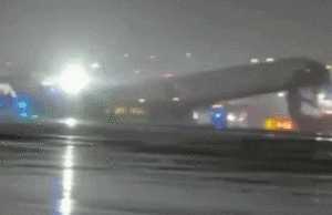 Avião da Air Canada atinge veículo terrestre no aeroporto LaGuardia, em Nova York: relatório Avião da Air Canada atinge veículo terrestre no aeroporto LaGuardia, em Nova York: relatório