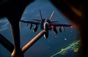 Avião de reabastecimento militar dos EUA cai no Iraque Um avião de reabastecimento da Força Aérea dos Estados Unidos caiu no Iraque durante o conflito EUA-Israel com o Irã. Na foto: Um Stratotanker KC-135 da Força Aérea dos EUA reabastece um Super Hornet da Marinha durante a Operação Epic Fury na quinta-feira