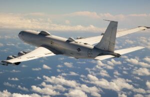 Avião do ‘Dia do Juízo Final’ novamente visto voando baixo sobre a Califórnia – enquanto as tensões no Irã disparam E o Boeing E-6B Mercury