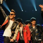 Seo Taiji and Boys cantando sua música de 1992, “I Know”.