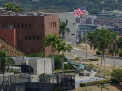 Bandeira americana hasteada na Embaixada dos EUA na Venezuela pela 1ª vez desde 2019 Vista externa da Embaixada dos Estados Unidos em Caracas, Venezuela.