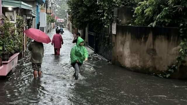 Banjir Masih Merendam 16 RT e Dua Ruas Jalan em Banjir Masih Merendam 16 RT e Dua Ruas Jalan em Jacarta Senin Pagi