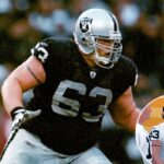 Barret Robbins, ex-Raider que desapareceu antes do Super Bowl, morto aos 52 anos