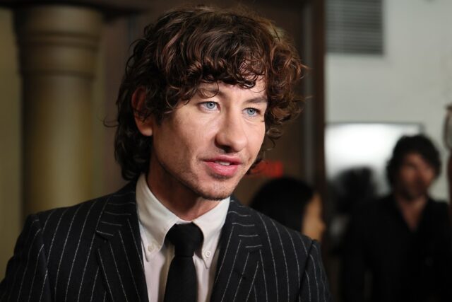 Barry Keoghan diz que “abriu todos os meus dedos” filmando Pigsty Fight no filme ‘Peaky Blinders’
