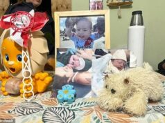 Bebê de um ano morre após engasgar com unha postiça Uma autópsia revelou que a causa da morte de Dante Valentín Bermudes Rumi foi asfixia, resultante do alojamento de dois objetos estranhos em suas vias respiratórias