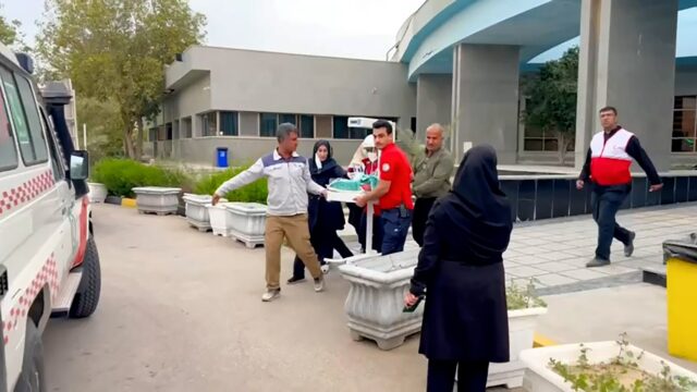 Bebês evacuados de hospital iraniano danificados em ataques EUA-Israelenses Bebês evacuados de hospital iraniano danificados em ataques EUA-Israelenses