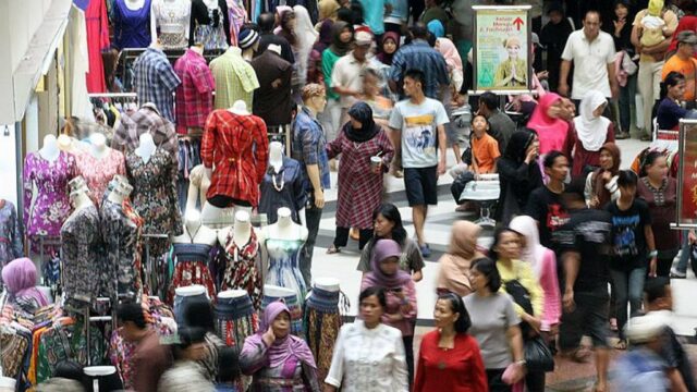 Belanja Masyarakat Mulai Menguat Jelang Lebaran, Penjualan Ritel Diprediksi Tumbuh 6,9 pessoas
