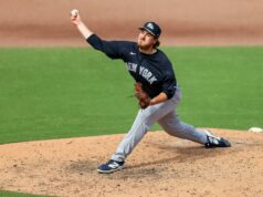 Ben Hess mostra por que ele é um dos melhores arremessadores dos Yankees contra as estrelas dos Phillies Ben Hess lançando para o New York Yankees.