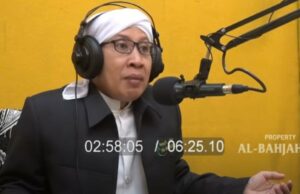 Buya Yahya Ingatkan Bahaya Curhat de mídia social Benarkah Tangisan Keluarga Bisa Menyiksa Jenazah? Ini Penjelasan Buya Yahya