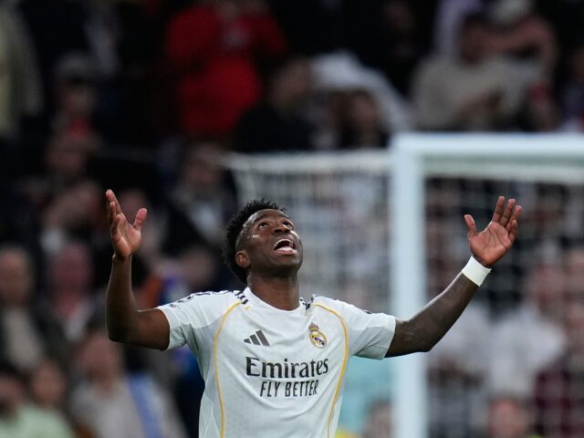 Benfica multado por racismo de adeptos em jogo do Real Madrid com investigação da UEFA
