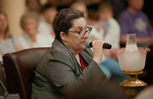 Bibliotecário do Tennessee demitido por se recusar a transferir mais de 100 livros da seção infantil para a seção adulta Yahoo news home