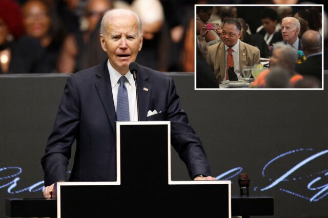 Rev. Jesse Jackson e Joe Biden na Convenção Internacional Anual da Rainbow PUSH Coalition.