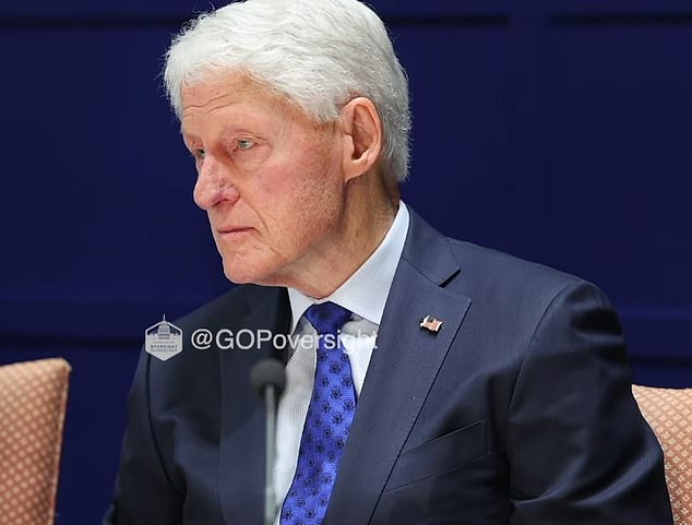 Bill Clinton faz admissão angustiada de Epstein em meio a Bill Clinton disse aos investigadores do Congresso que uma vez conversou com Donald Trump sobre Jeffrey Epstein, e que o republicano descreveu na época como ele e Epstein se desentenderam por causa de um acordo imobiliário.