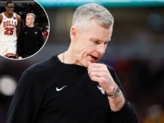 Billy Donovan pode deixar de ser técnico do Bulls depois de tentar a temporada O técnico do Chicago Bulls, Billy Donovan, conversa com o atacante Jalen Smith (25) durante o segundo tempo contra o Memphis Grizzlies.