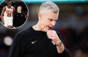 Billy Donovan pode deixar de ser técnico do Bulls depois de tentar a temporada O técnico do Chicago Bulls, Billy Donovan, conversa com o atacante Jalen Smith (25) durante o segundo tempo contra o Memphis Grizzlies.