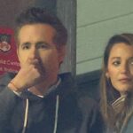 GettyImages-2265280556 Blake Lively Packs no PDA com o marido Ryan Reynolds no País de Gales