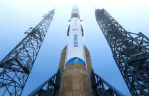 Blue Origin, de Jeff Bezos, entra no jogo do data center espacial Blue Origin's New Glenn rocket on the launchpad