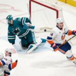 Bo Horvat vence Islanders sobre Sharks no OT para uma vitória crucial em uma disputada disputa de playoffs