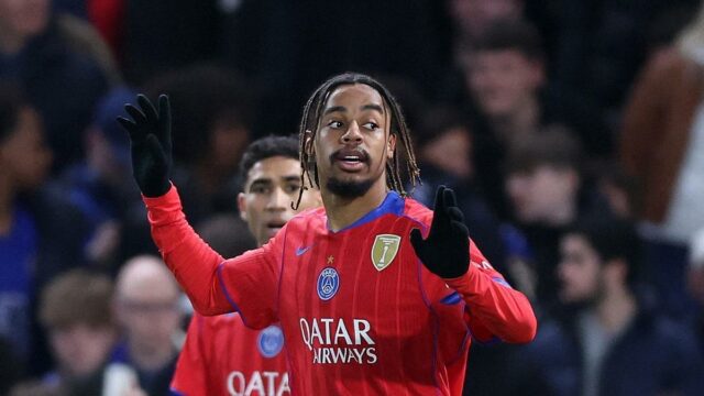 Bradley Barcola, do PSG, afastado por várias semanas devido a uma lesão no tornozelo
