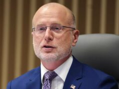 Brendan Carr se vangloria de que Trump está ‘vencendo’ contra a ‘mídia de notícias falsas’, cita a saída de Colbert e a mudança de propriedade da CNN | Vídeo JD Vance, Joe Rogan