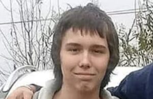 Britânico, 21 anos, enfrenta prisão por incitar um americano suicida a se matar com uma espingarda por videochamada Dylan Phelan, de Morley em West Yorkshire, culpado no Leeds Crown Court por encorajar o suicídio de Travis Dyer (foto) na Louisiana em 30 de outubro de 2024