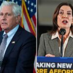 Bruce Blakeman, executivo do condado, em uma jaqueta azul com