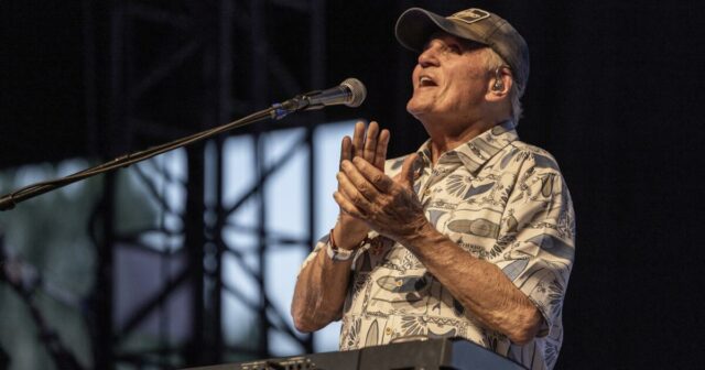 Bruce Johnston deixa os Beach Boys após 60 anos

