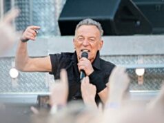 Bruce Springsteen inicia sua turnê Trump Derangement em protesto contra a repressão do presidente à imigração ilegal Bruce Springsteen inicia sua turnê Trump Derangement em protesto contra a repressão do presidente à imigração ilegal