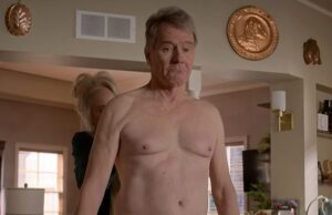 Bryan Cranston, 70, fica NU no novo trailer selvagem da reinicialização de Malcolm In The Middle no Hulu Bryan Cranston aparece nu no novo trailer selvagem da próxima reinicialização de Malcolm In The Middle no Hulu