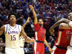 Bryce Hopkins faz a história de St. John’s March Madness enquanto o tiroteio continua O atacante do St. John's Red Storm, Bryce Hopkins # 23, atirando um arremesso durante um jogo do torneio da NCAA contra o Kansas Jayhawks.