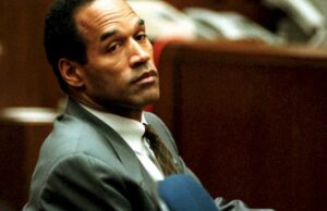 Buffalo Bills debatendo o status da parede da fama de OJ Simpson As maiores controvérsias da NFL ao longo dos anos: Deflategate, protestos e muito mais