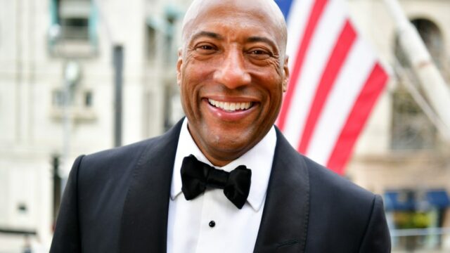 Byron Allen adquire participação de 10,7% na Starz da empresa Byron Allen adquire participação de 10,7% na Starz da empresa de investimentos de Steve Mnuchin por US$ 25 milhões