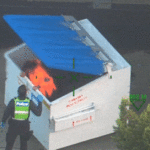 A polícia localizou o homem de 40 anos até uma lixeira na área de carregamento de um shopping center Carrum Downs.